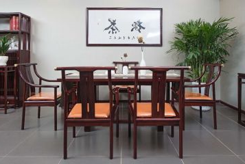 黑酸枝家具在红木市场上，究竟有什么优势